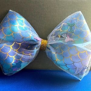 Hair bow with Moving Mermaid pieces!